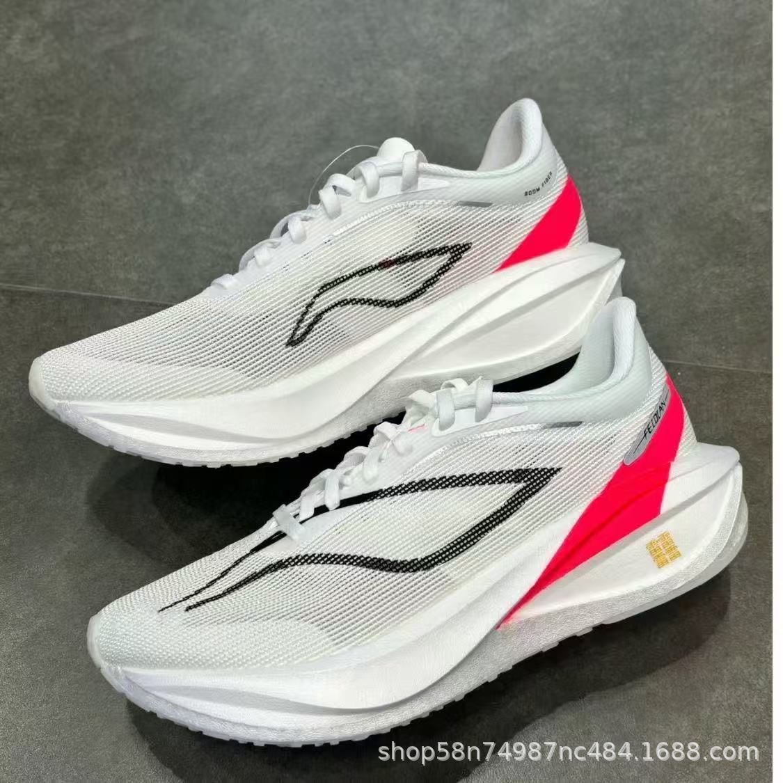 Nuove scarpe sportive da uomo  - Outdoor Lighting Round recensione e prezzo