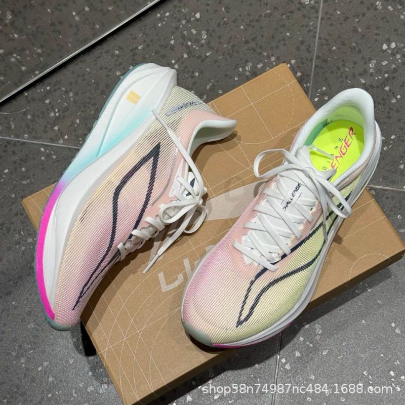 Nuove scarpe sportive da uomo  - Outdoor Lighting Round recensione e prezzo